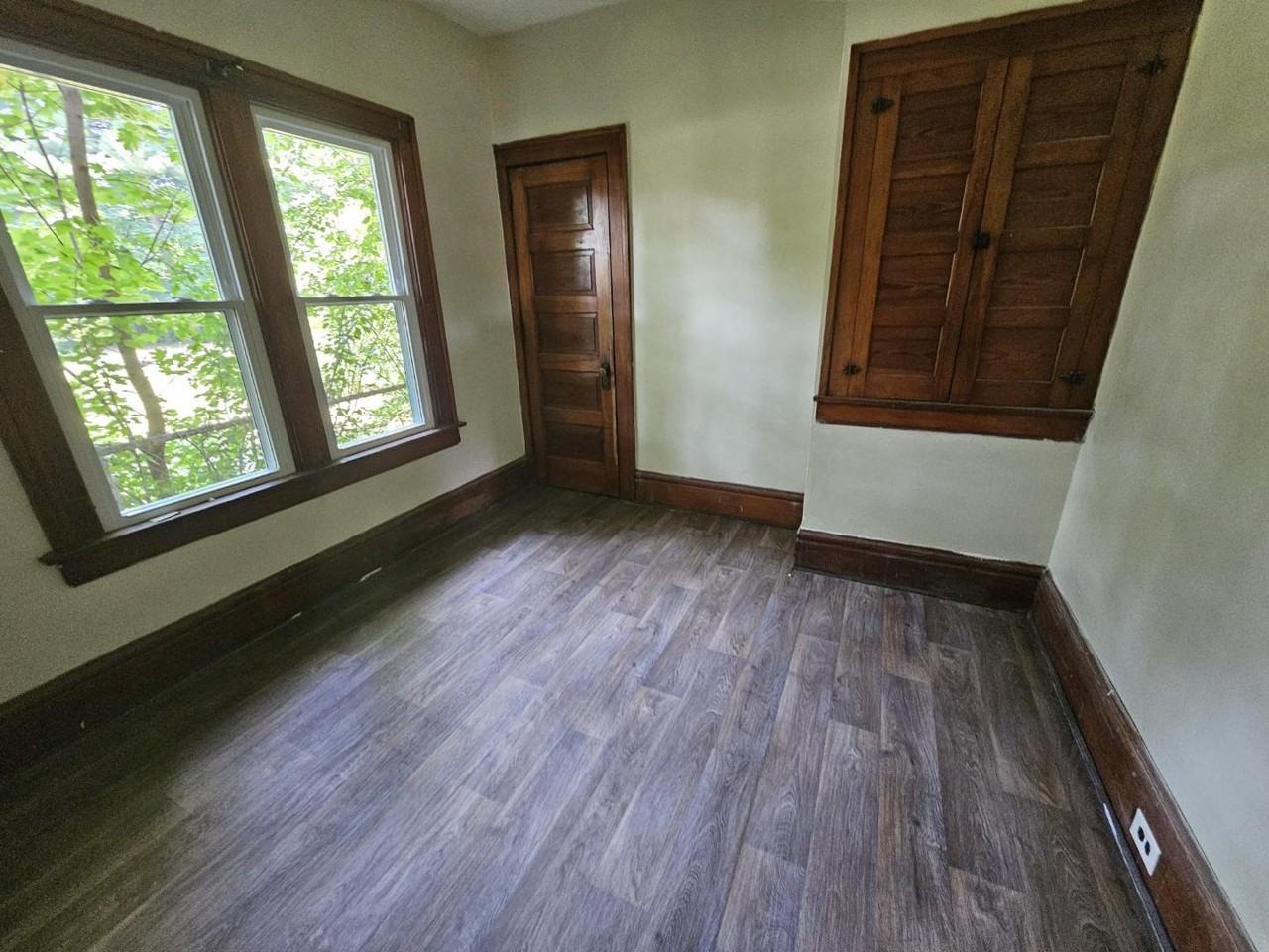 576 Blaine Ave - Photo 7 of 8