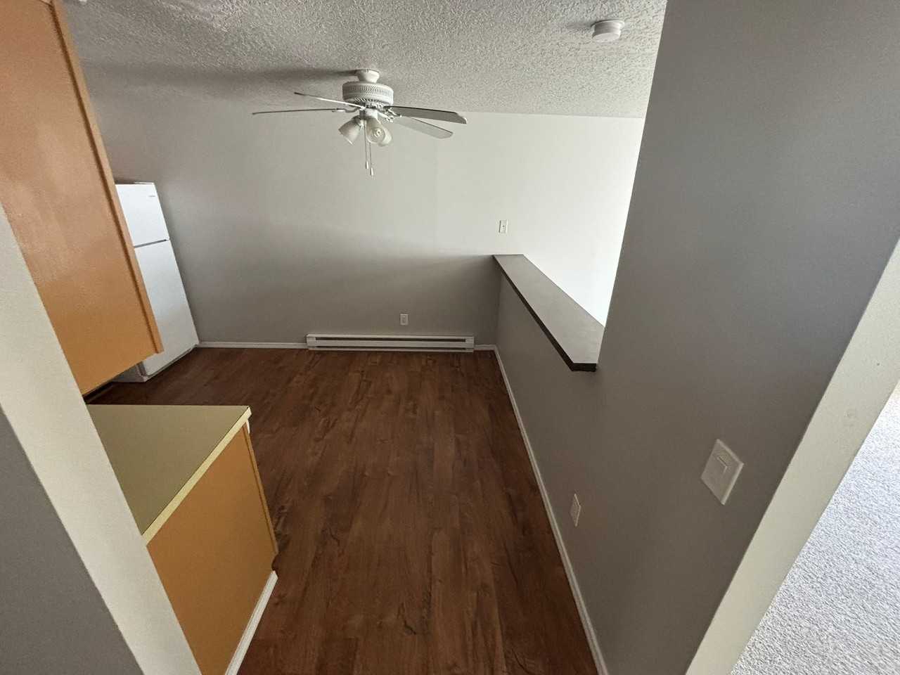 Aspen Court 2 bd/1 ba Apartment - Photo 3 of 24