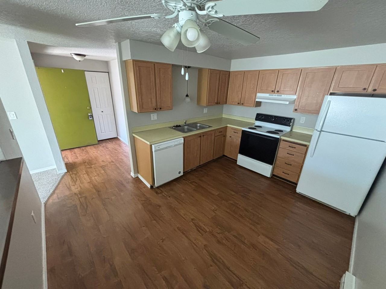 Aspen Court 2 bd/1 ba Apartment - Photo 4 of 24