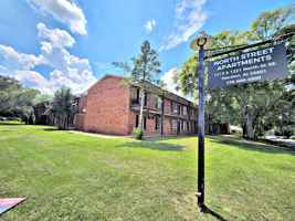 featured image of 1213 1213 - 1221 North Street SE