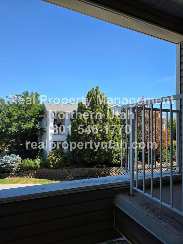 490 E 700 S - Photo 3 of 19