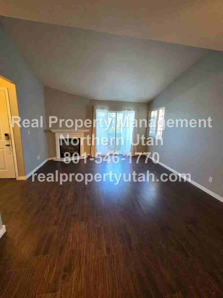 490 E 700 S - Photo 5 of 19