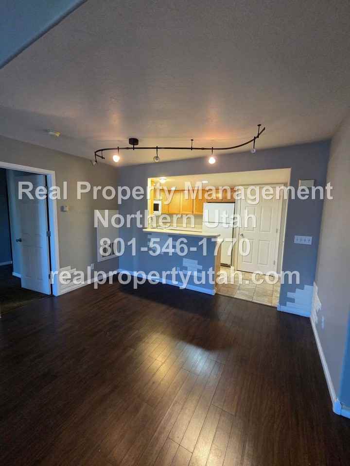 490 E 700 S - Photo 7 of 19