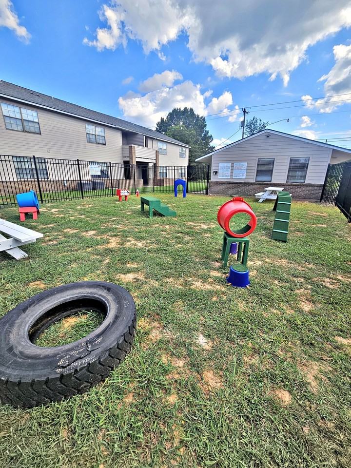 Foxboro Apartments - Photo 2 of 15