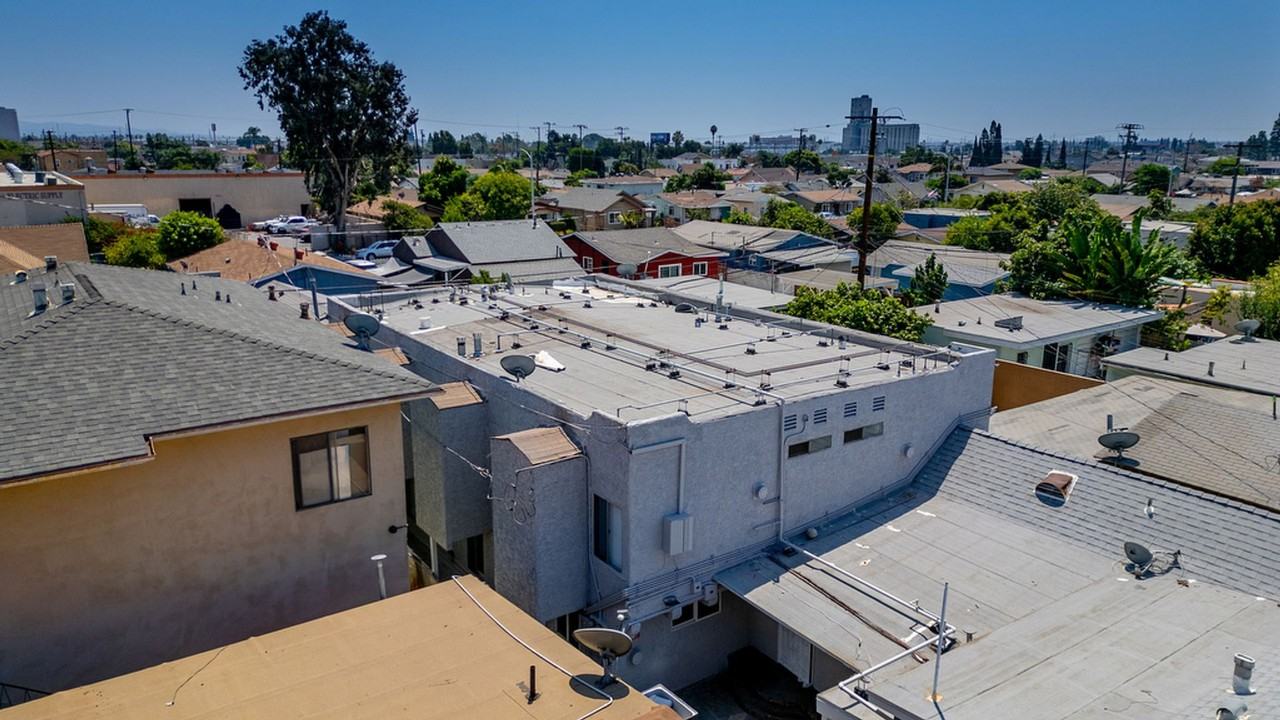 930-932 Fraser Avenue - Photo 5 of 8