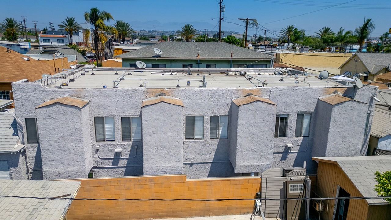 930-932 Fraser Avenue - Photo 6 of 8