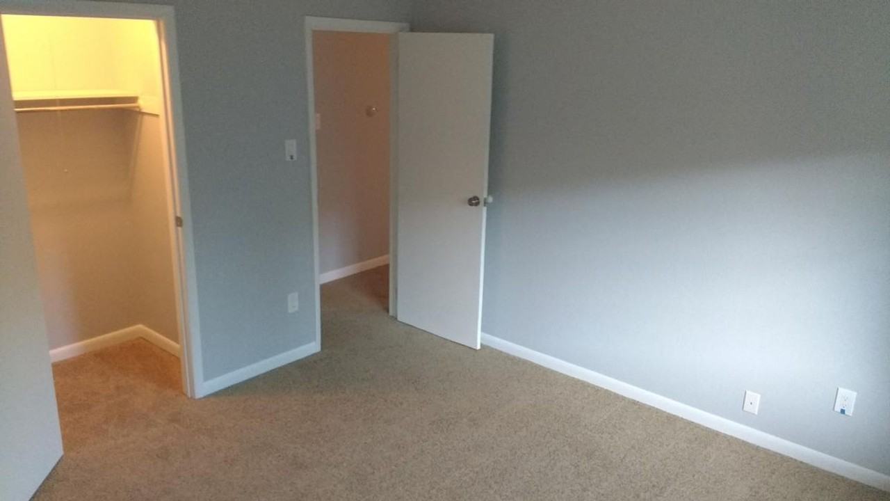 402 11th Street #5 - Photo 5 of 7