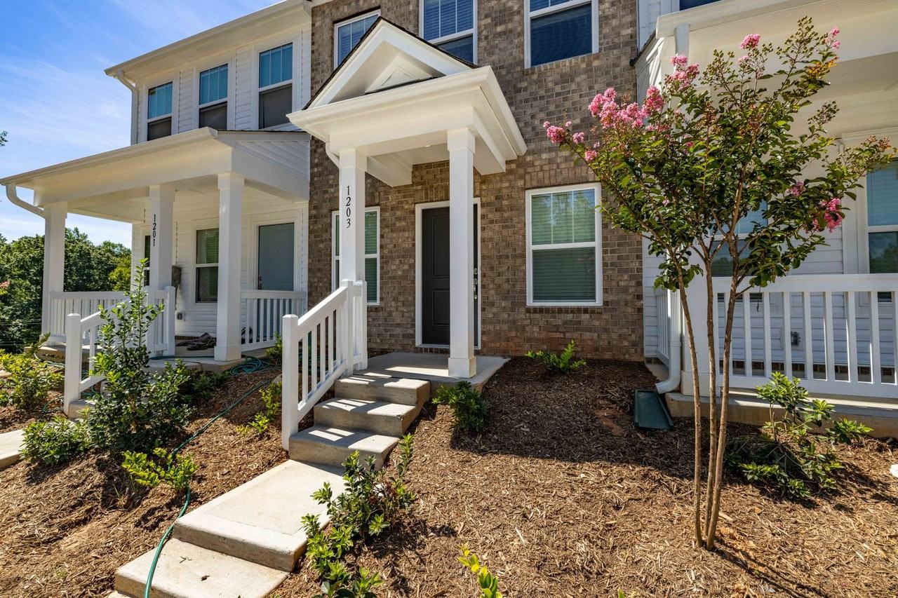 1201 Darlington Dr - Photo 3 of 15