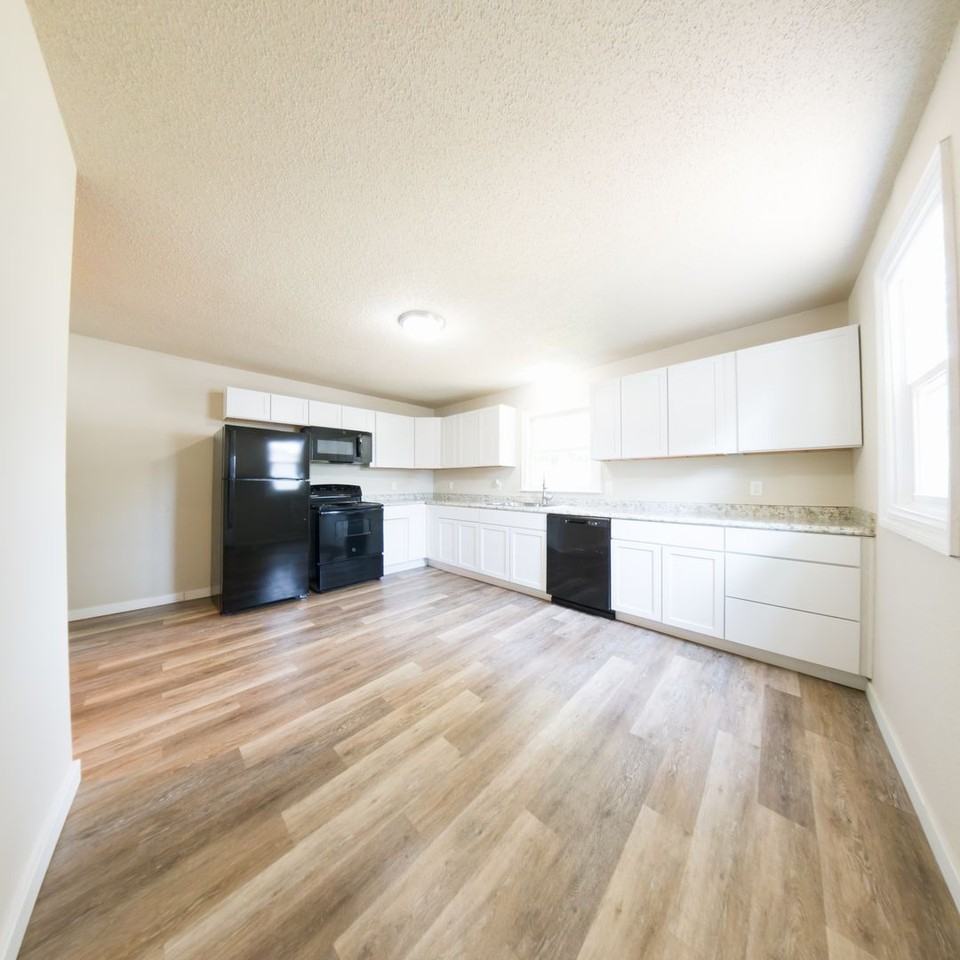 2826 Lyon St - Photo 7 of 14