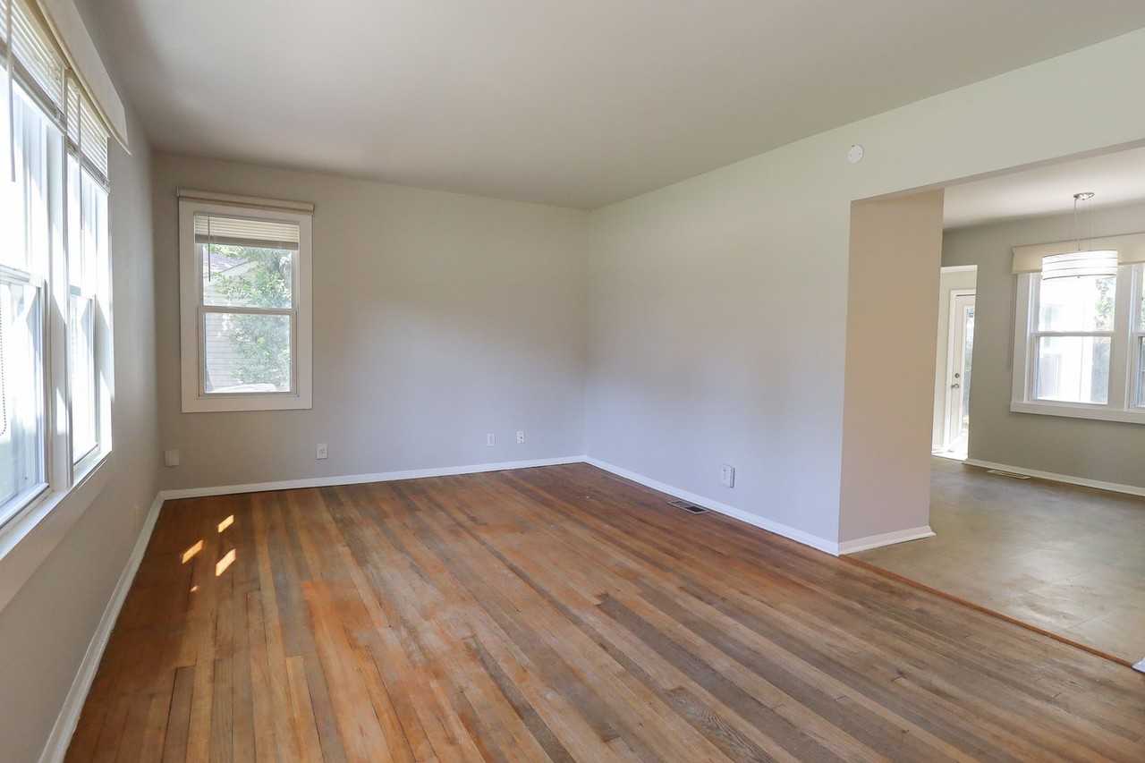 957 E 36th St - Photo 2 of 20