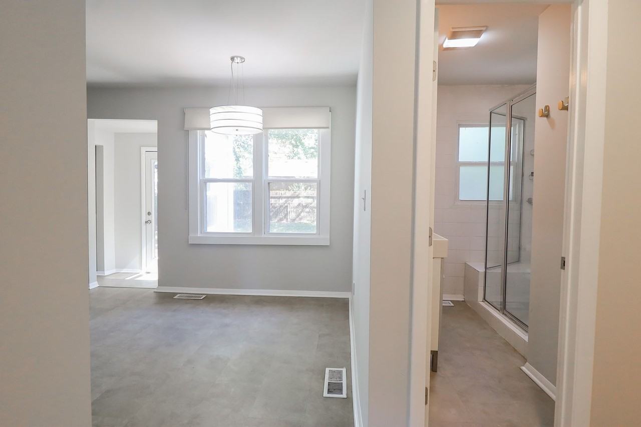 957 E 36th St - Photo 5 of 20