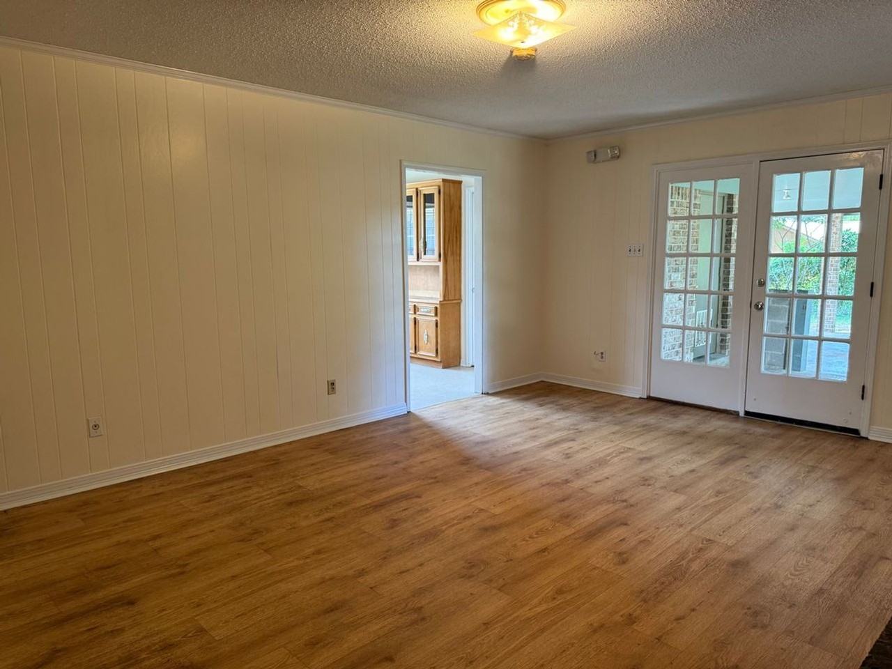 6009 Glencrest Ct - Photo 3 of 21