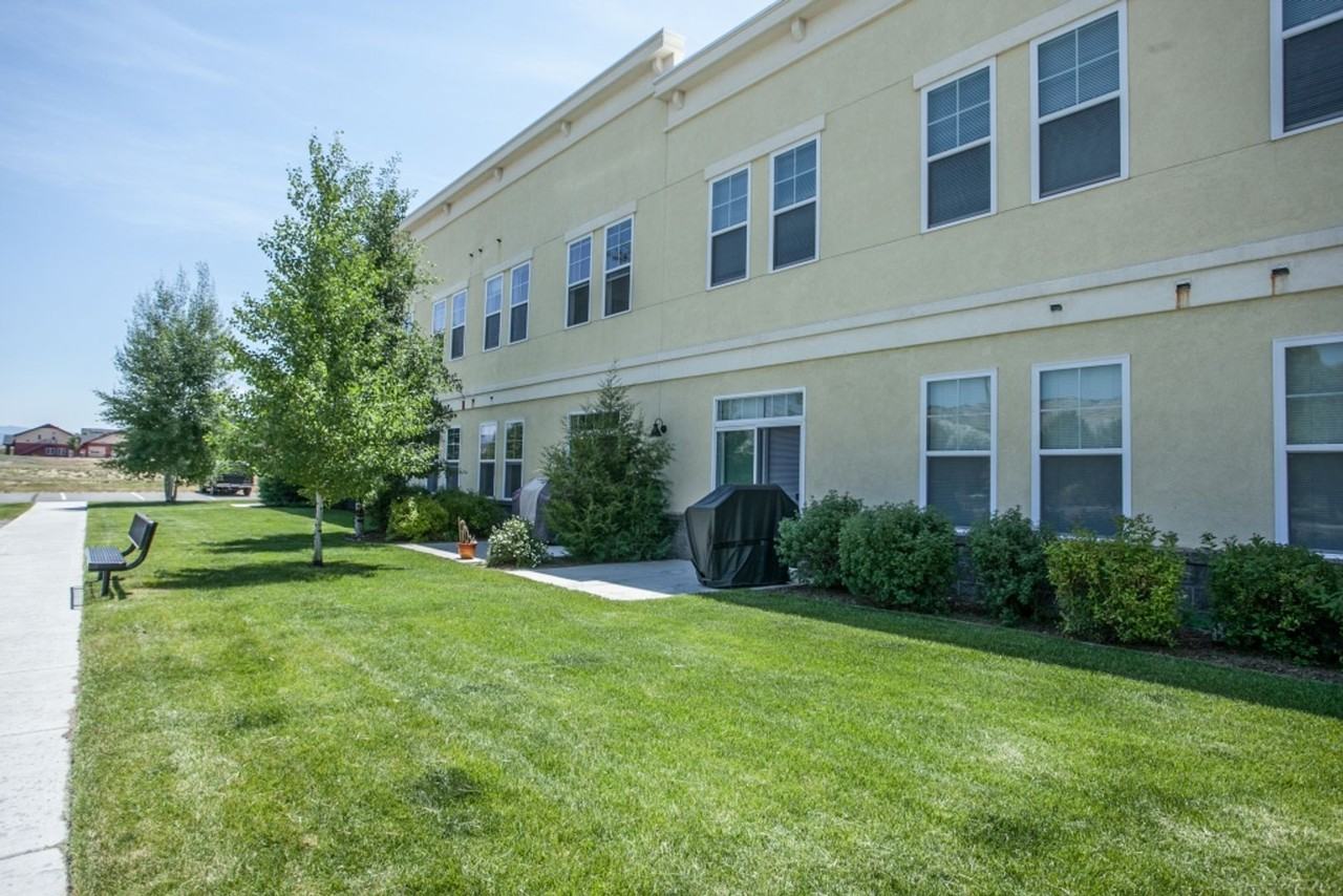 Sylvan Flats Apartments - Photo 3 of 27