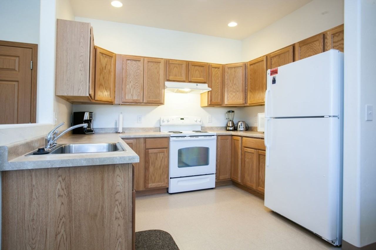 Sylvan Flats Apartments - Photo 4 of 27