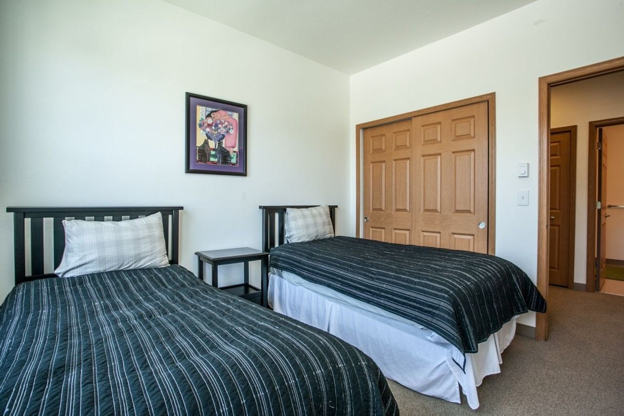 Sylvan Flats Apartments - Photo 5 of 27