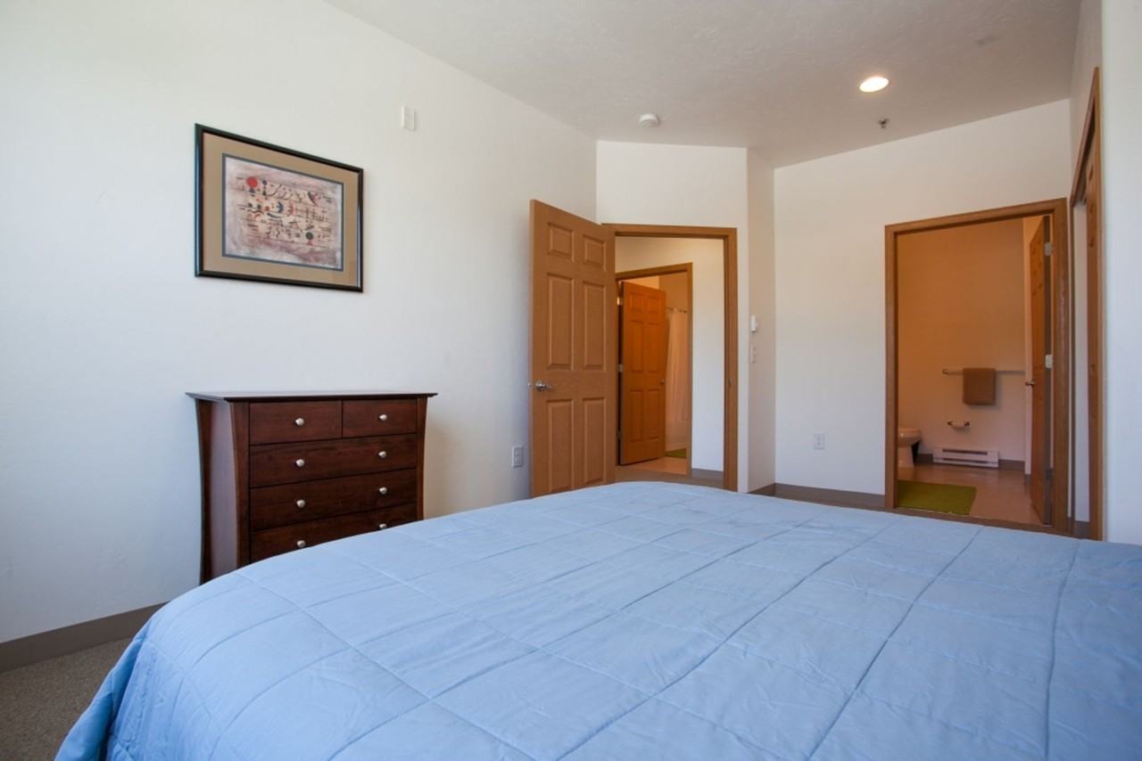 Sylvan Flats Apartments - Photo 5 of 50