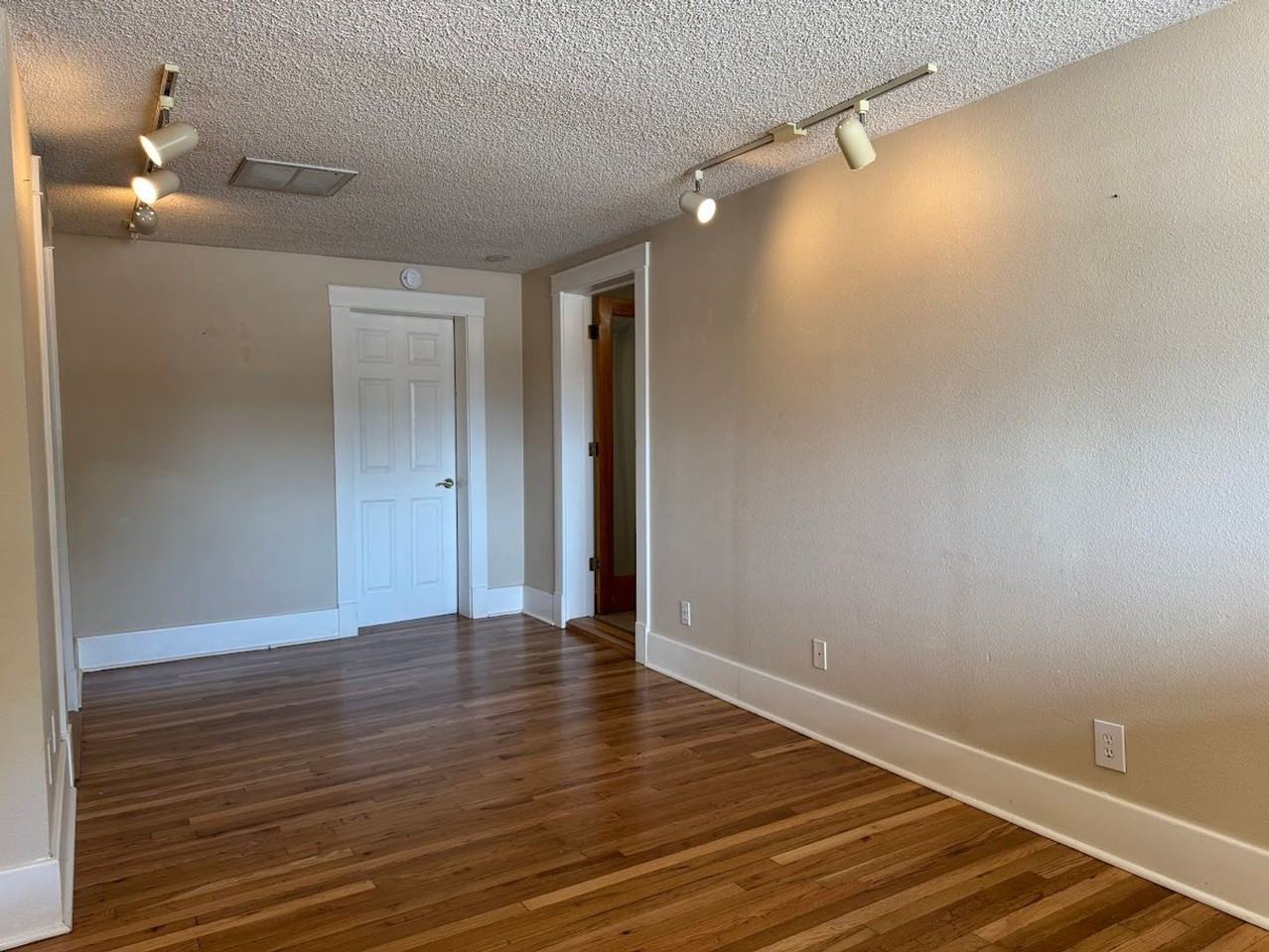 1125 Pine St - Photo 3 of 24