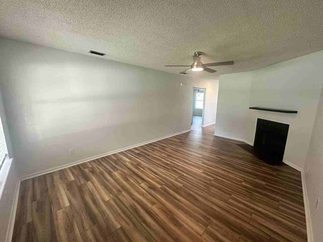 4 Westbrook Cir Apt A - Photo 4 of 32