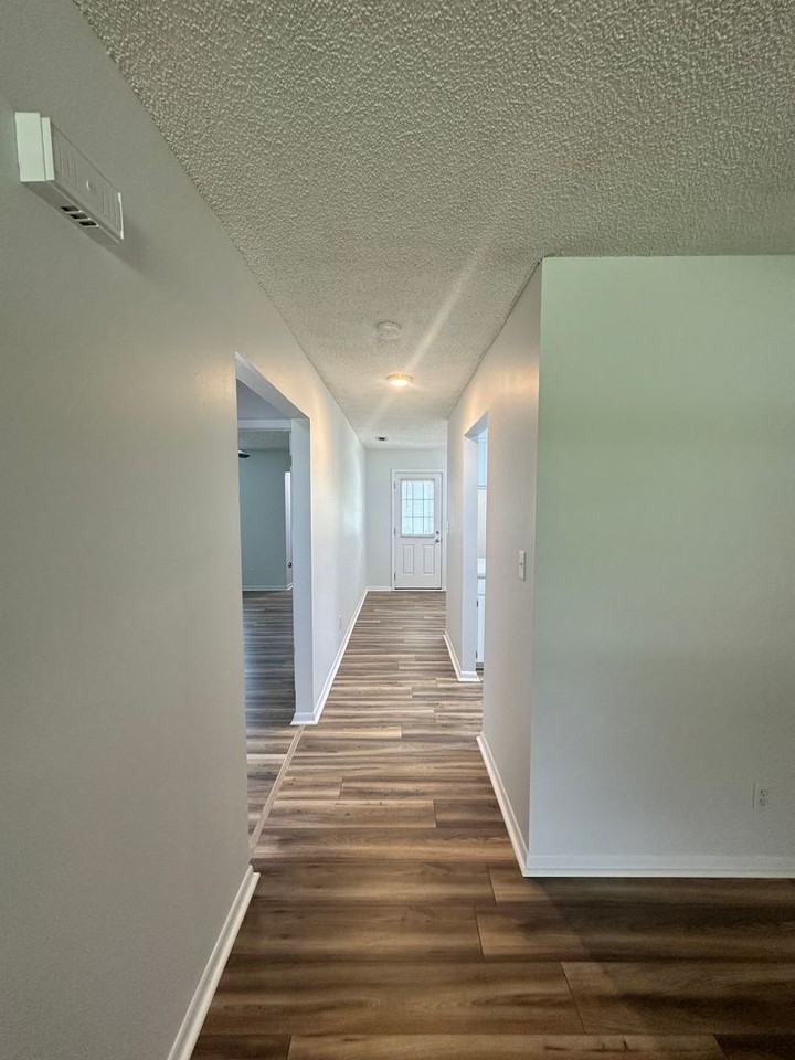 4 Westbrook Cir Apt A - Photo 5 of 32