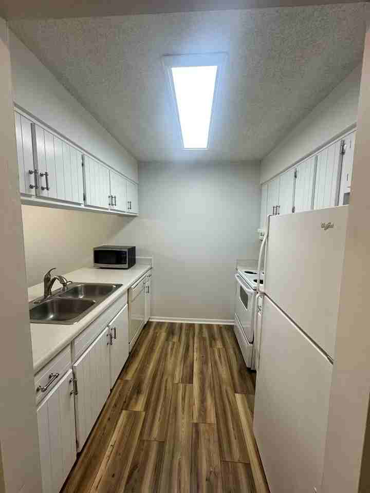 4 Westbrook Cir Apt A - Photo 6 of 32