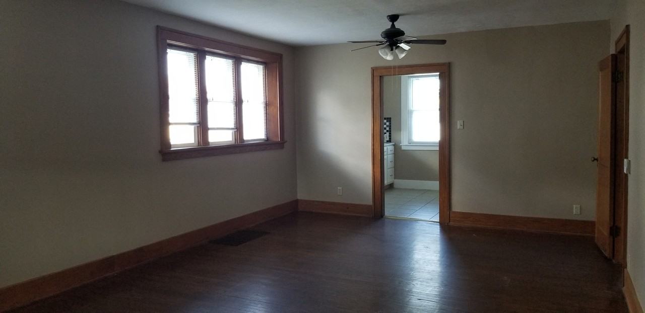 1722 Sinclair St - Photo 3 of 12