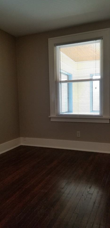 1722 Sinclair St - Photo 7 of 12