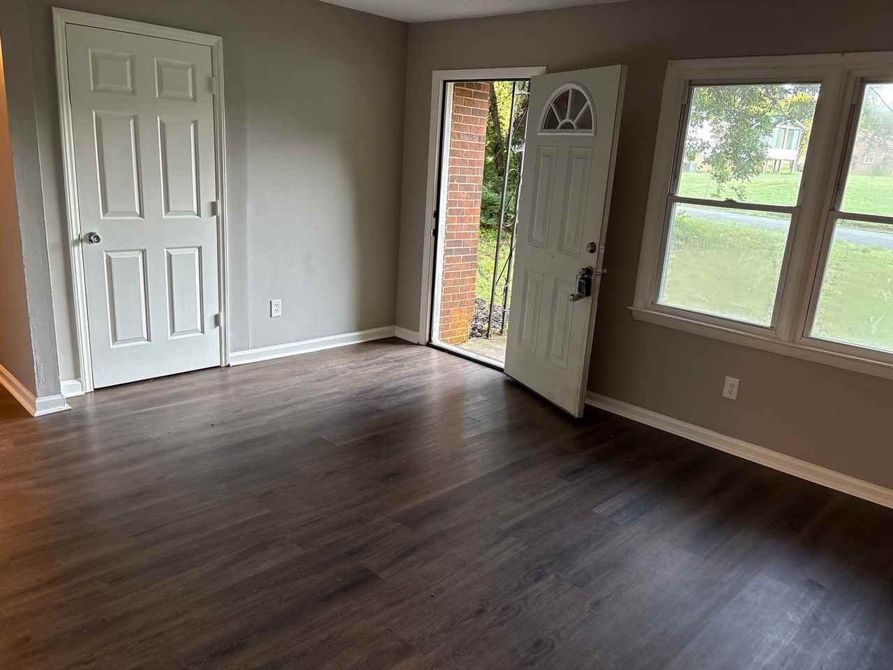 304 Merrywood Dr - Photo 4 of 17