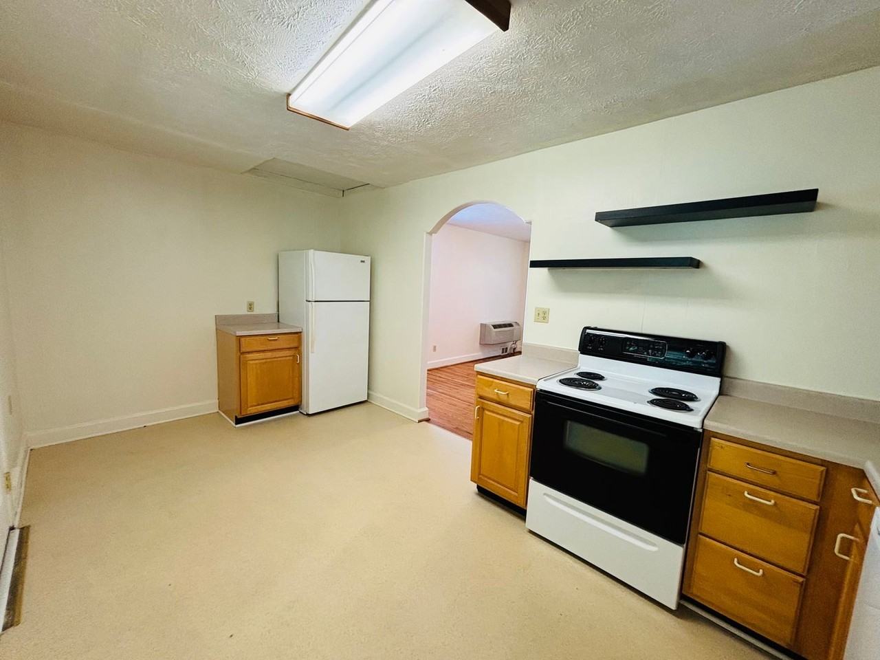 821 Montgomery St - Photo 6 of 7