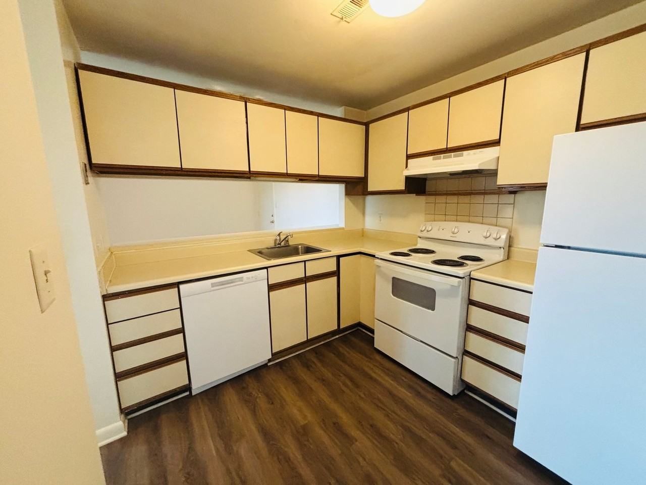 1210 University Terrace - Photo 5 of 14