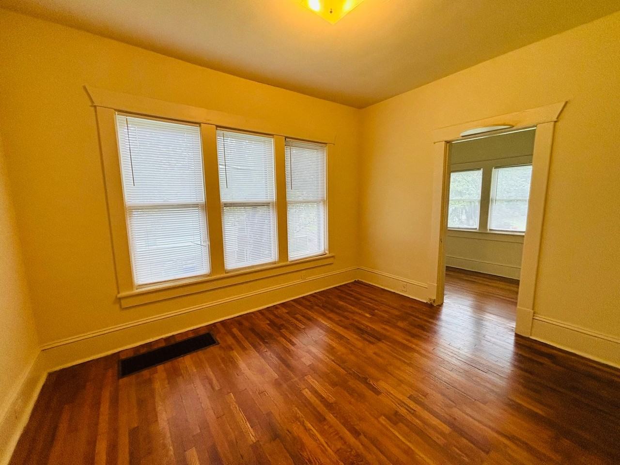 903 S Main St - Photo 5 of 18