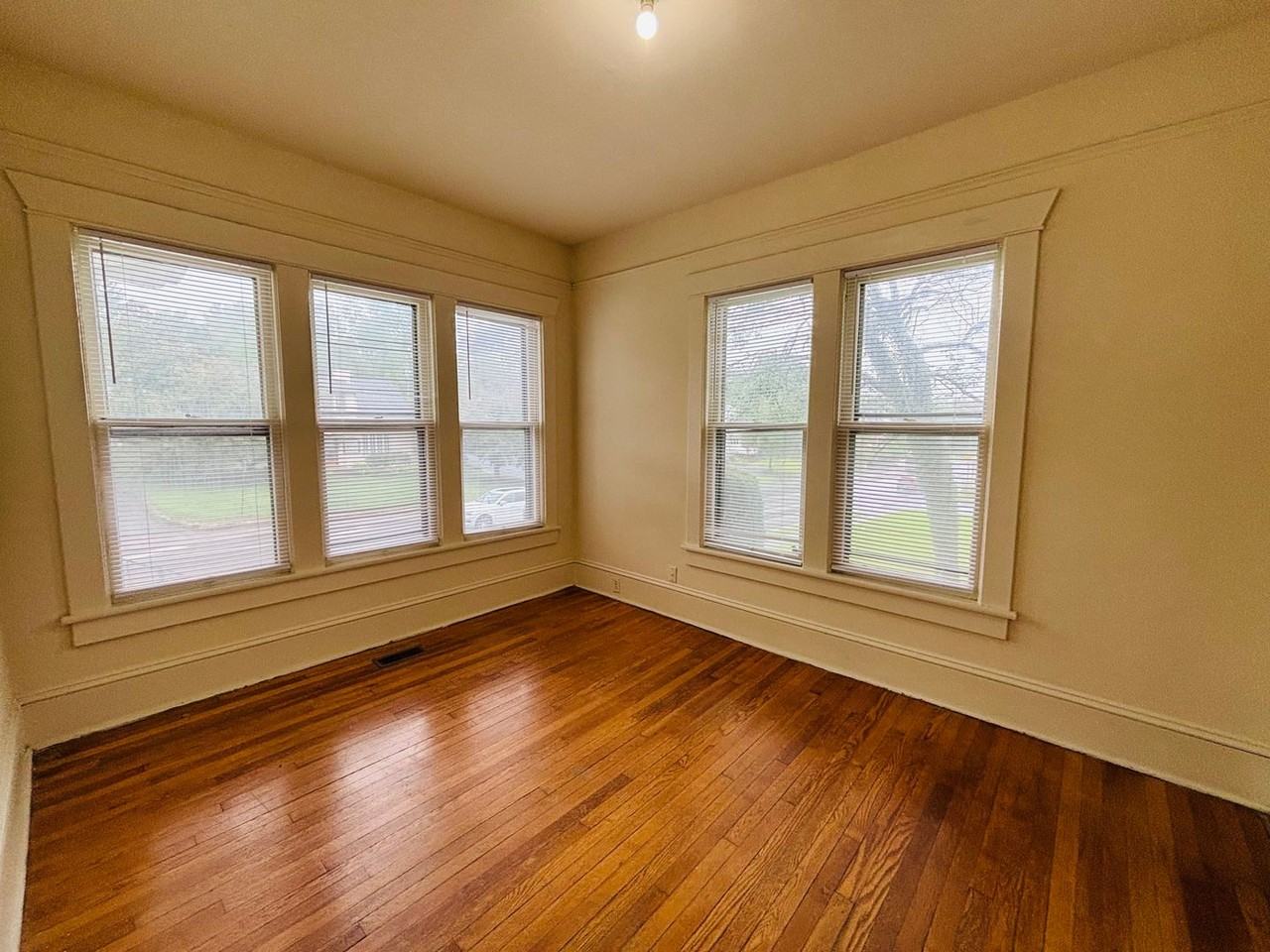 903 S Main St - Photo 6 of 18