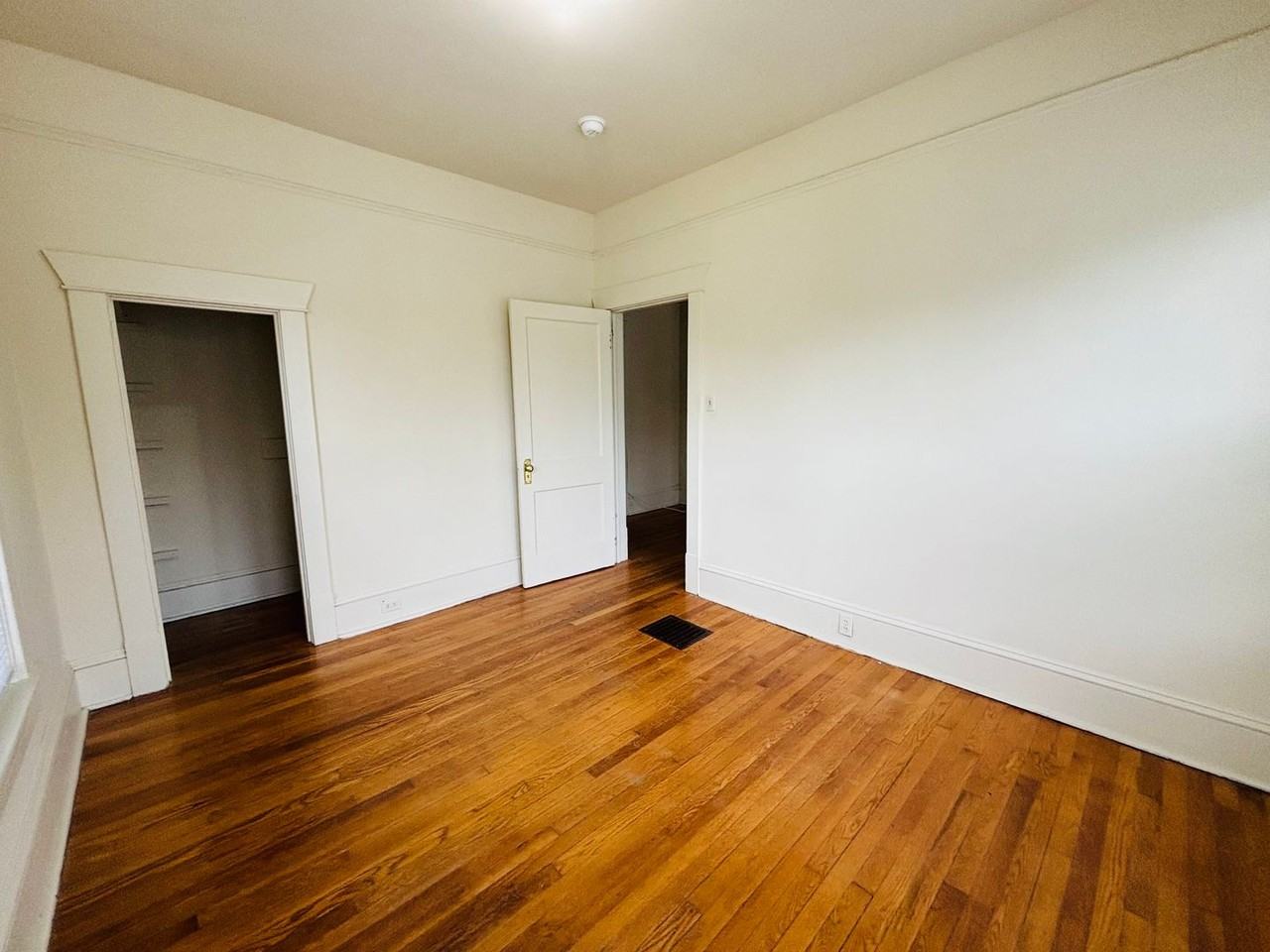 903 S Main St - Photo 7 of 18