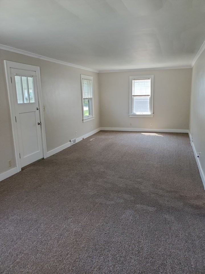 2506 28th St - Photo 3 of 15