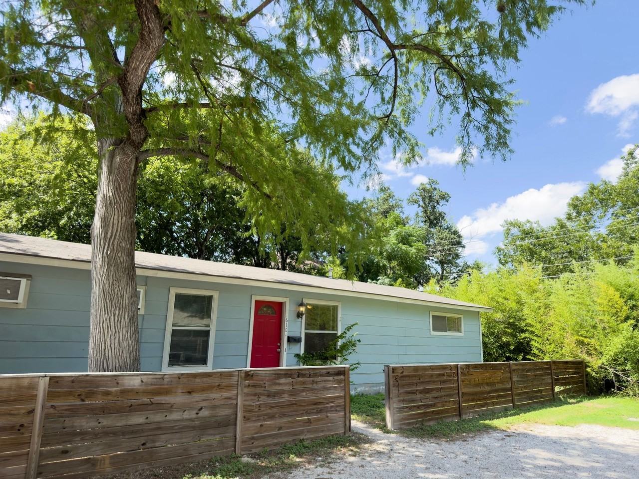 610 Genard St - Photo 2 of 14