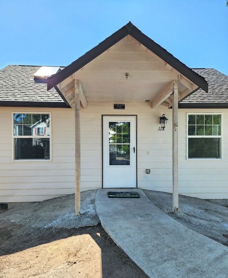 112 N Gifford Ave - Photo 2 of 23