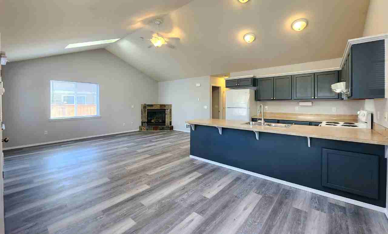 112 N Gifford Ave - Photo 5 of 23
