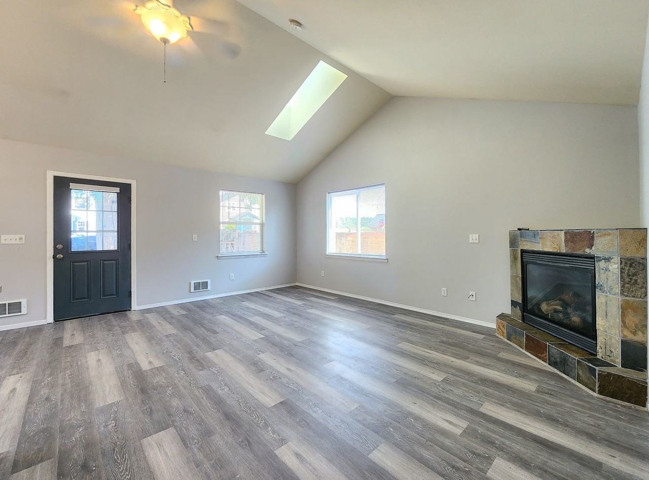 112 N Gifford Ave - Photo 6 of 23