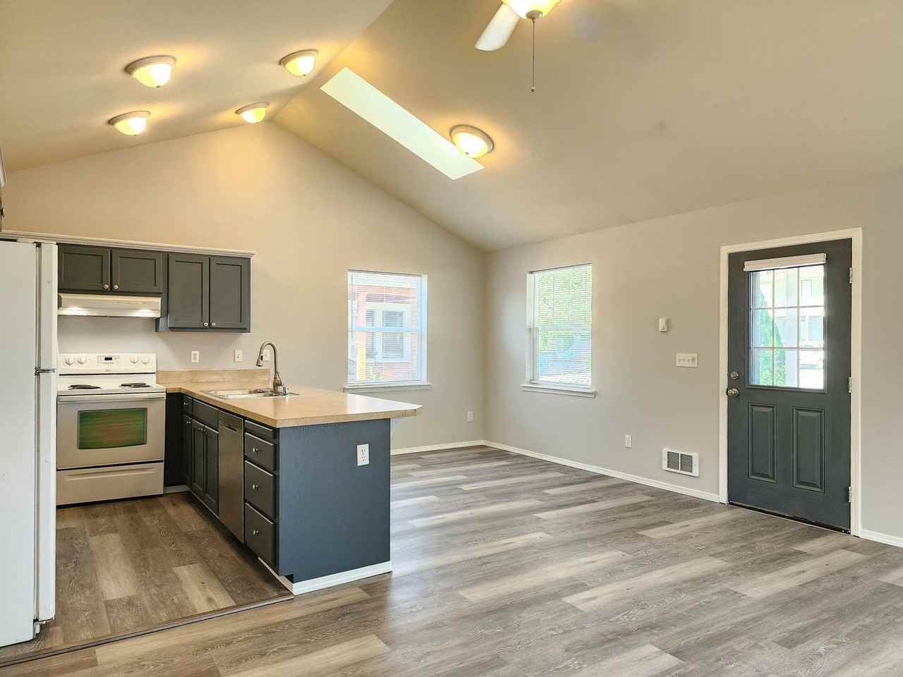 112 N Gifford Ave - Photo 7 of 23