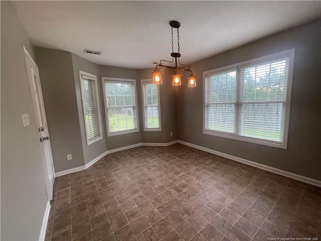 596 E Lake Ridge Rd - Photo 7 of 23