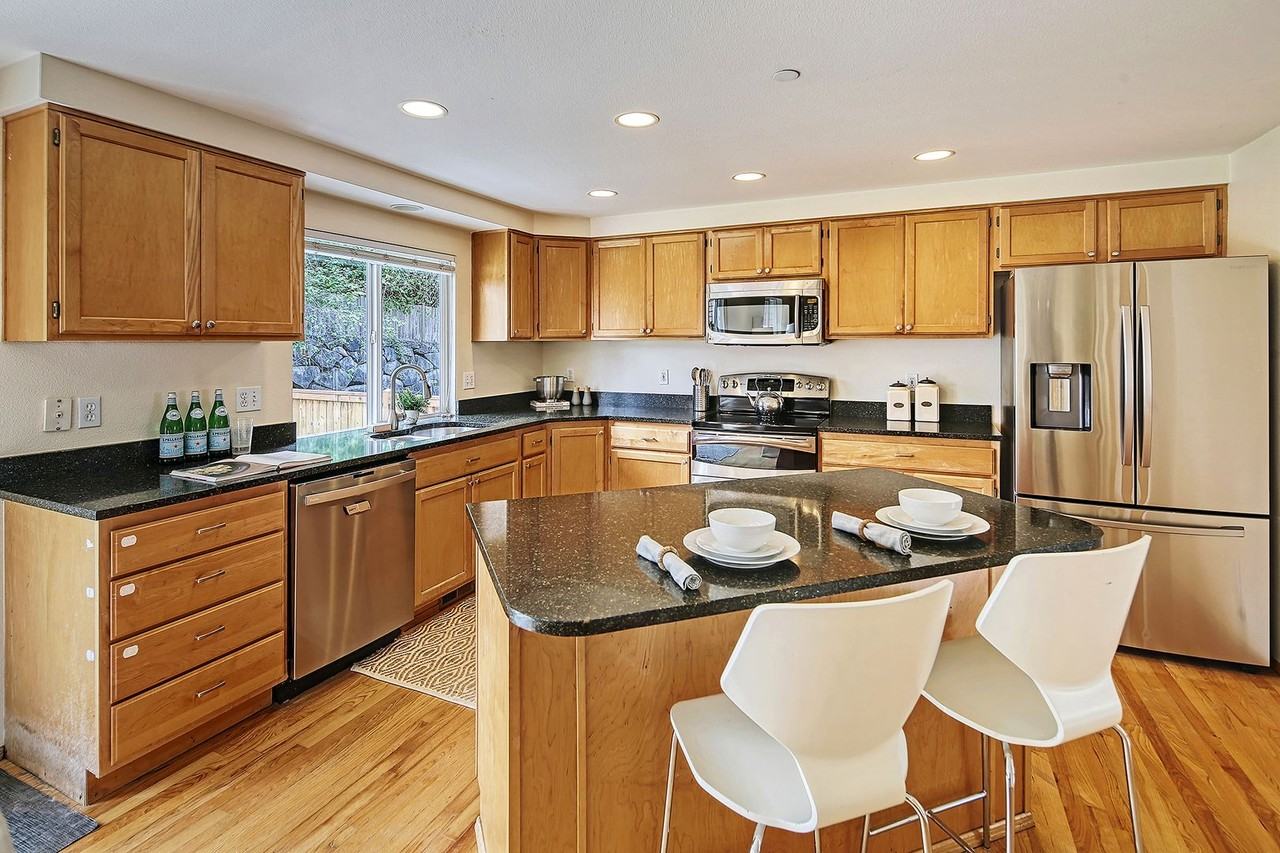 2230 Kennewick Pl Ne - Photo 2 of 23