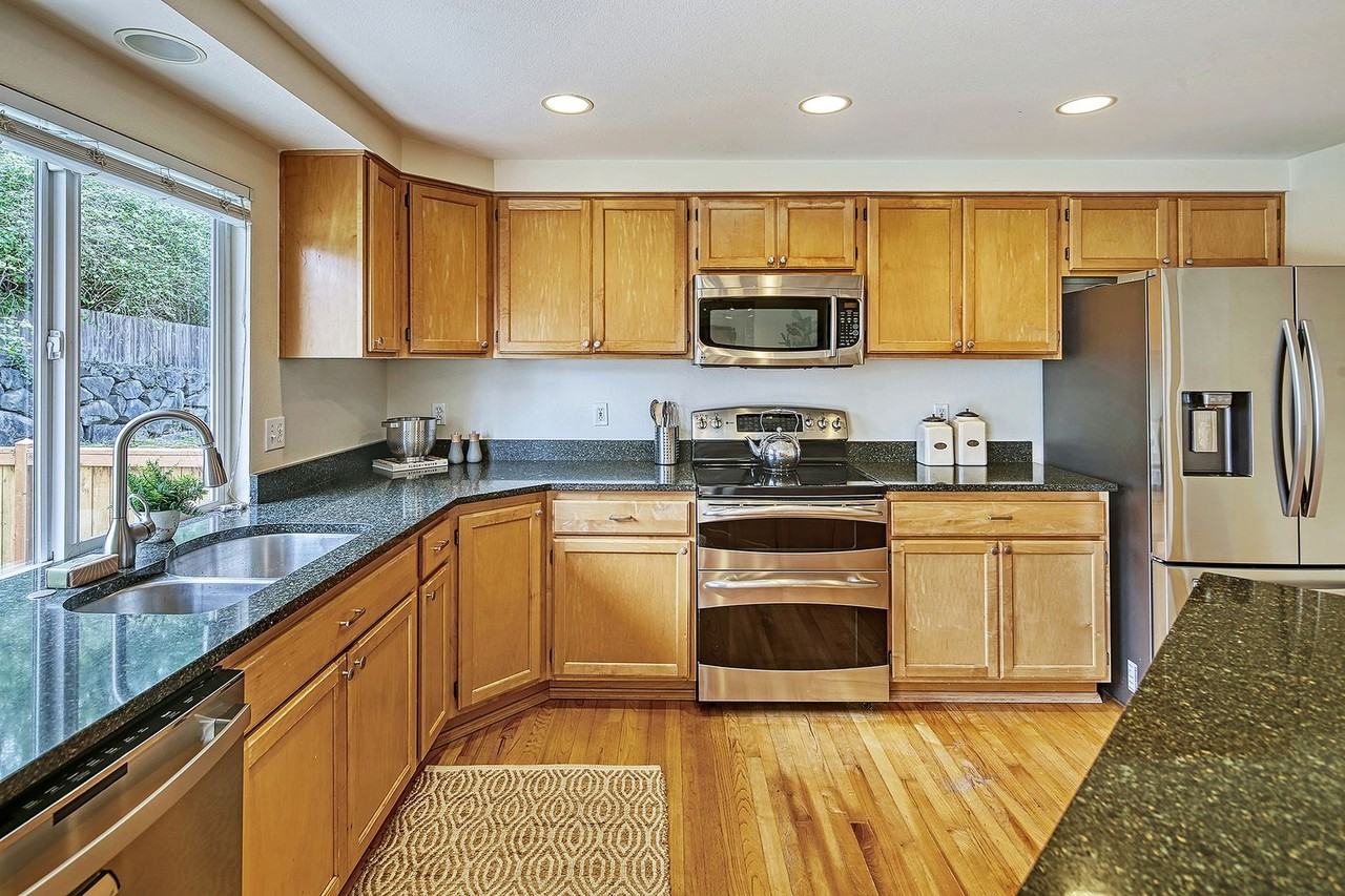 2230 Kennewick Pl Ne - Photo 3 of 23