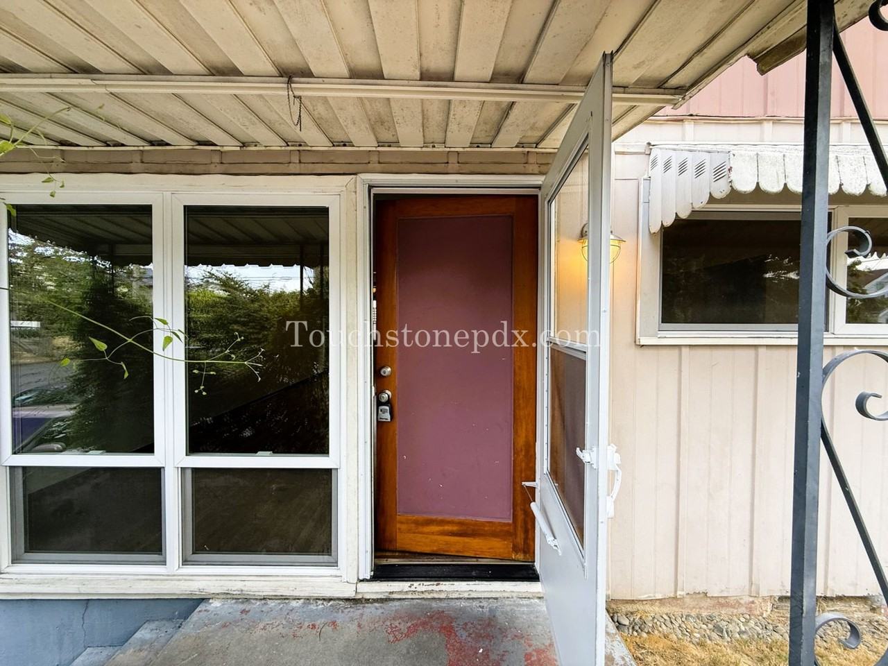 233 N Failing St - Photo 2 of 30