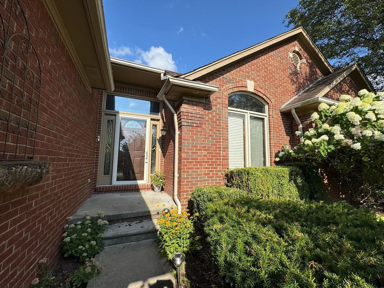 49472 Helmsley Dr - Photo 2 of 35