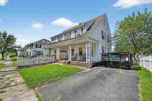 featured image of 19 Farrell St