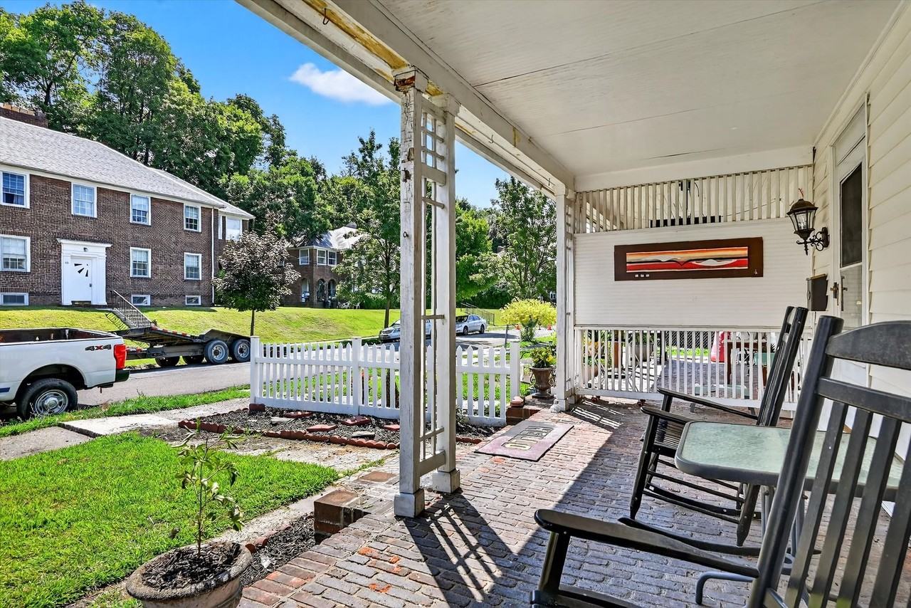 19 Farrell St - Photo 6 of 31