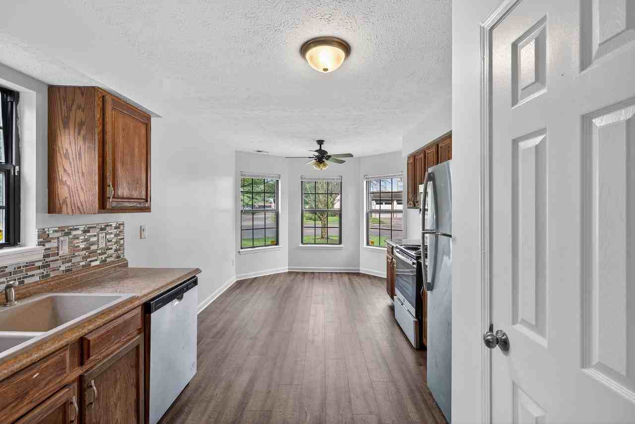 8937 Summer Walk Dr E - Photo 5 of 17