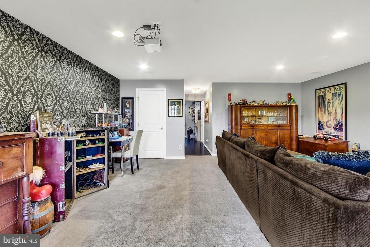 927 Brechin Ln - Photo 6 of 28