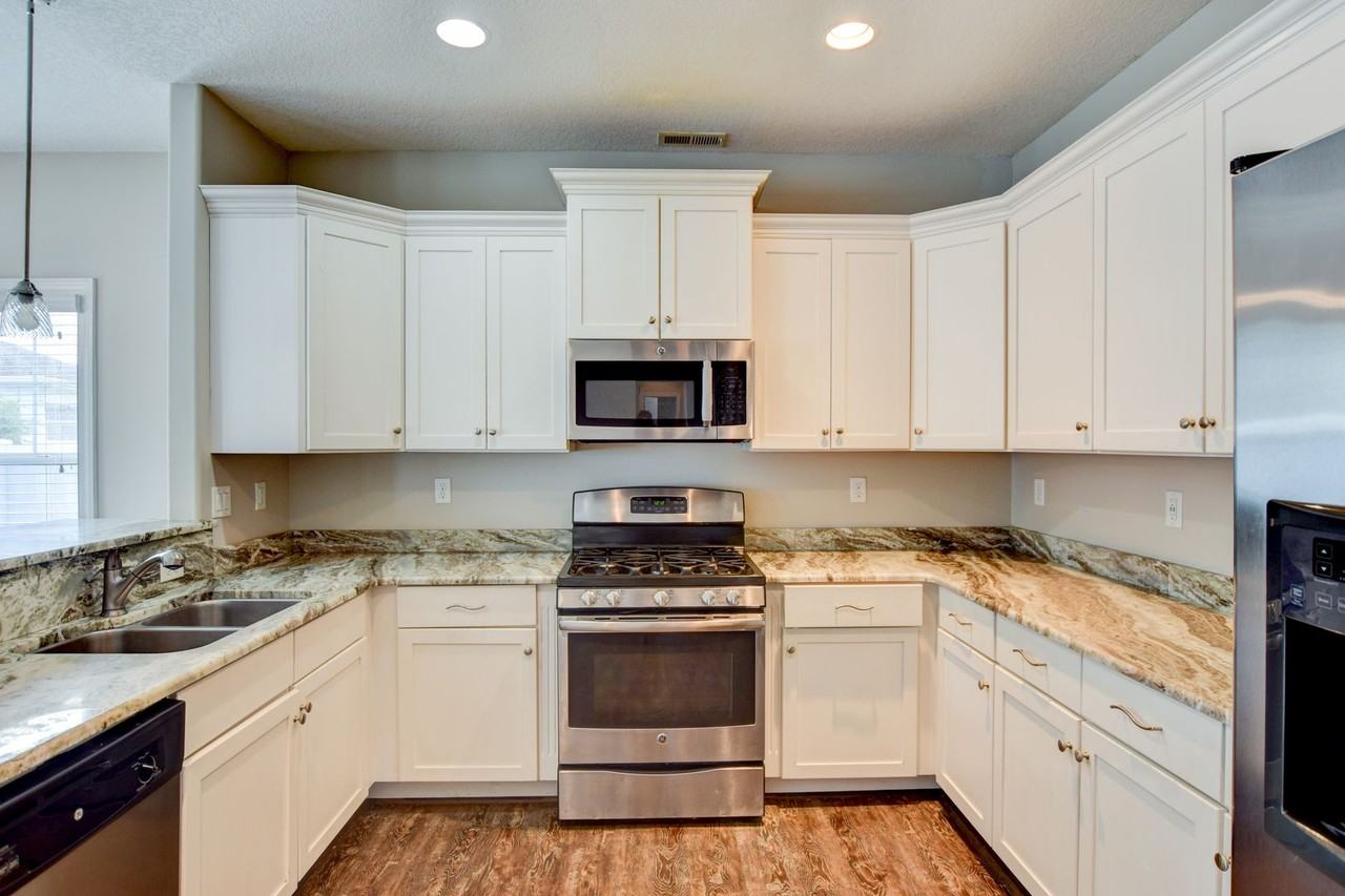 813 Evelyn Way - Photo 5 of 13