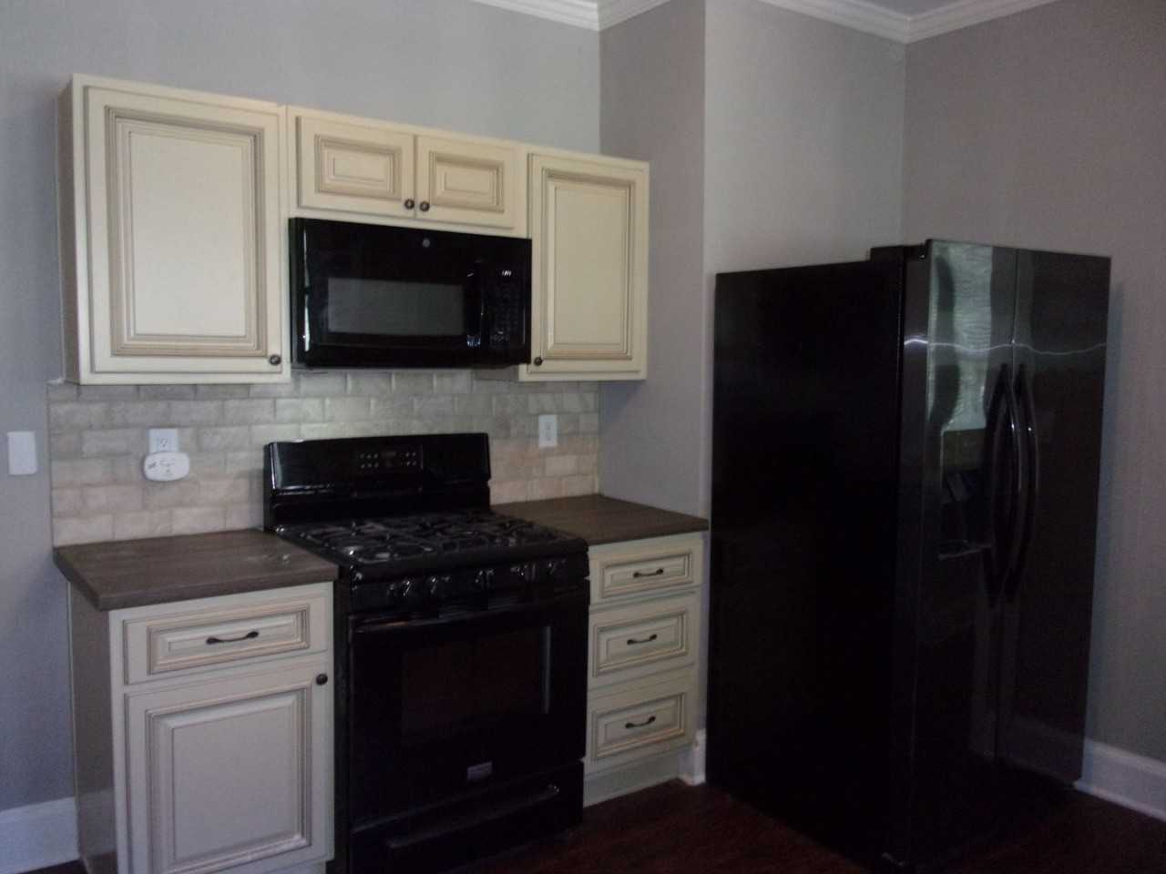 325 Pendleton Street - Photo 7 of 25