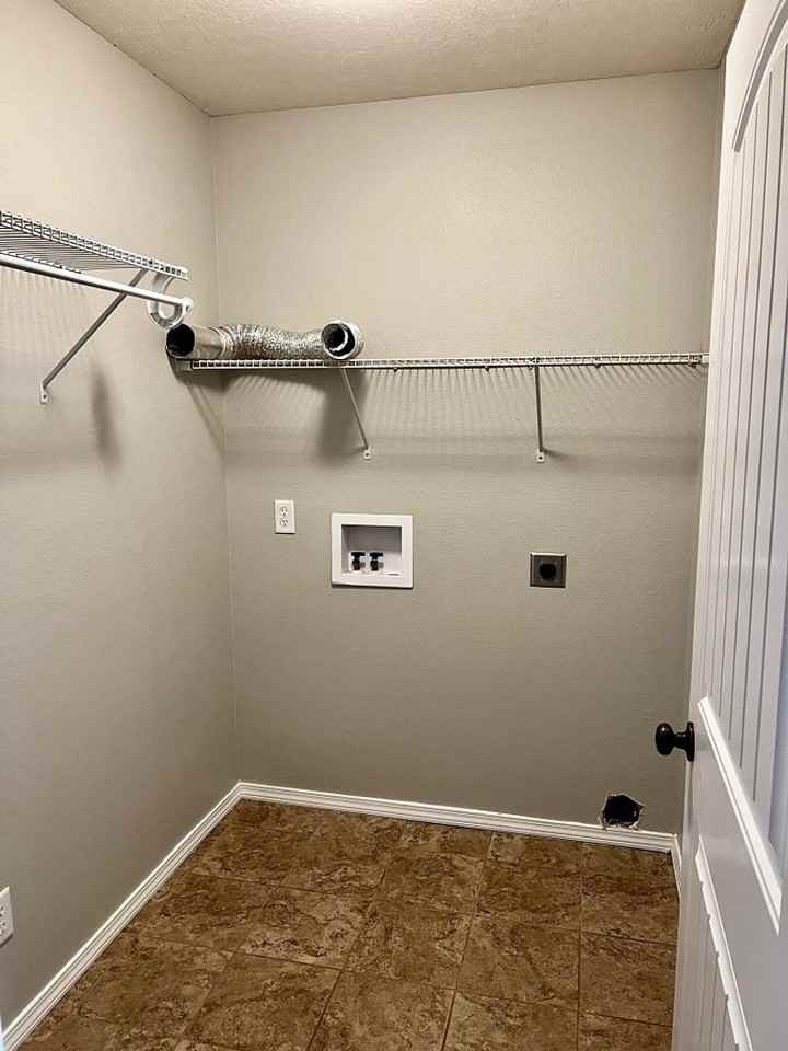 4564 W Greenridge St - Photo 7 of 11